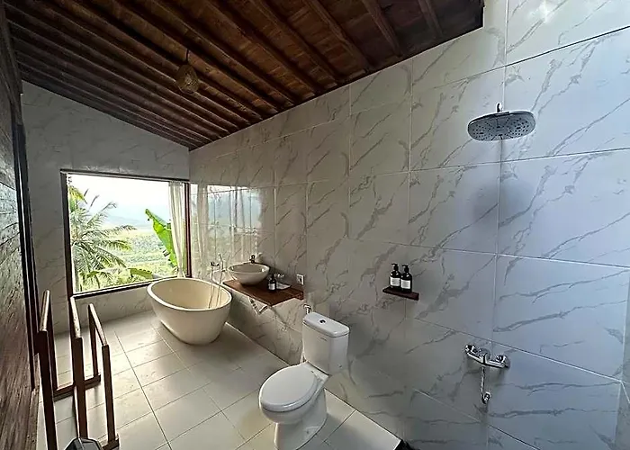 Cemara Hill Lodge Wisma Kerta